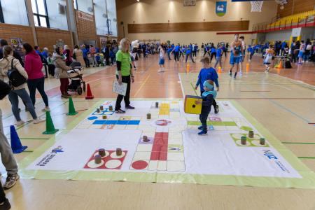 Dan zdravja 2025 NIJZ Ravne - gibalna igra Človek ne jezi se